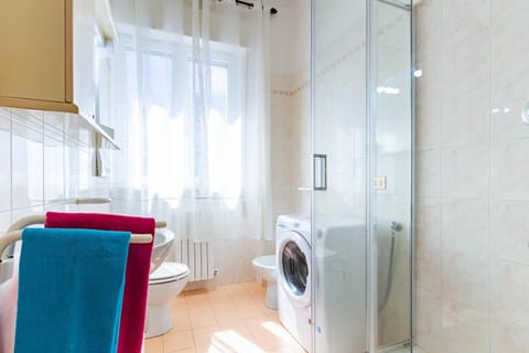 Shower, Toilet, Bathroom, washing machine