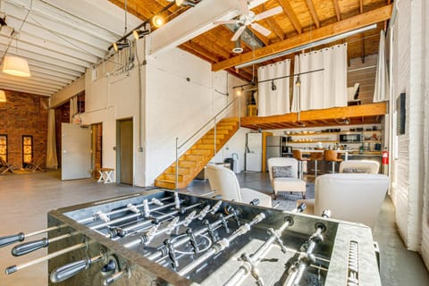 Walk to Huntington Center 5,000-Sq-Ft Dtwn Apt Apartment in Toledo