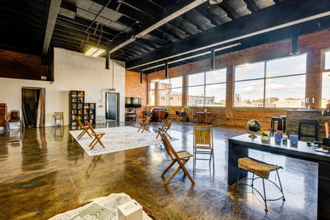 Walk to Huntington Center 5,000-Sq-Ft Dtwn Apt Apartment in Toledo