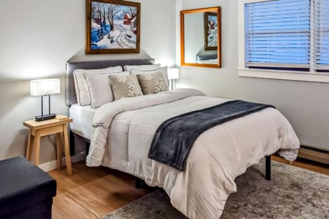 Champagne Supernova & Ludlow Lax Hotel in Ludlow