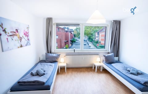 Bed, Photo of the whole room, Seating area, Bedroom