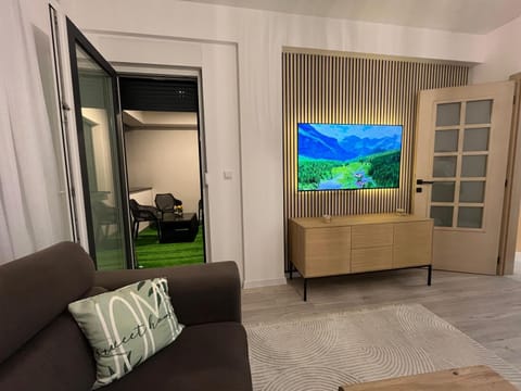 TV and multimedia, Living room, Seating area