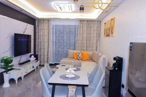 TV and multimedia, Living room, Seating area, Dining area