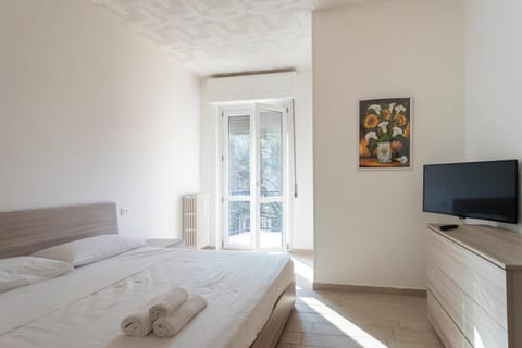 Communal lounge/ TV room, Bed, TV and multimedia, Photo of the whole room, Evening entertainment, Bedroom, towels