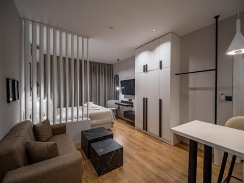 TV and multimedia, Seating area, Bedroom
