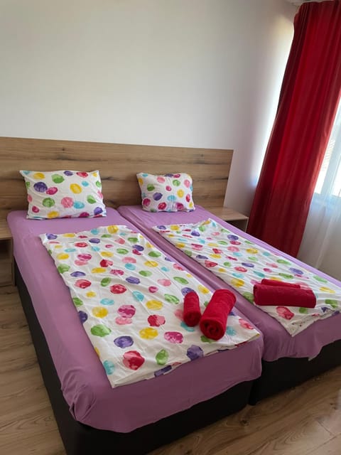 Photo of the whole room, Bedroom, towels