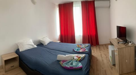 TV and multimedia, Photo of the whole room, air conditioner