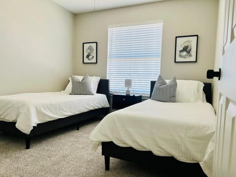 6 Bedroom Home with Pool, Centrally Located House in The Colony