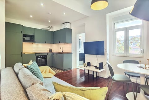Kitchen or kitchenette, Living room