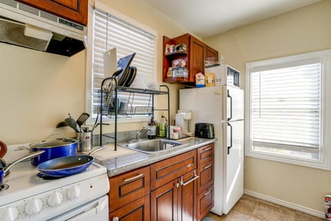 Pet-Friendly Condo Less Than 2 Mi to Alameda Beach! Apartment in Alameda