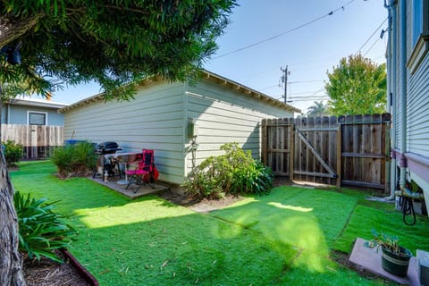 Pet-Friendly Condo Less Than 2 Mi to Alameda Beach! Apartment in Alameda