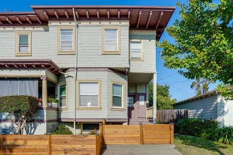 Pet-Friendly Condo Less Than 2 Mi to Alameda Beach! Apartment in Alameda