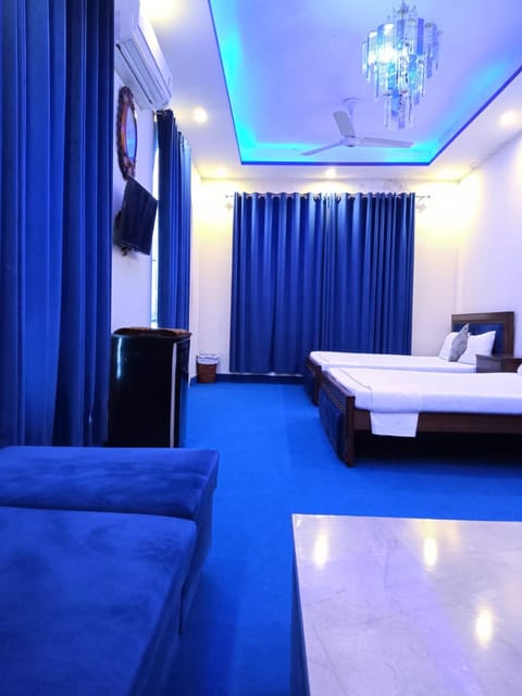 Bed, Living room, Photo of the whole room, Bedroom