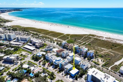 Property building, Nearby landmark, Bird's eye view