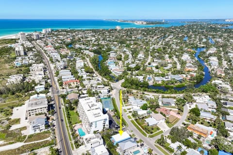 Nearby landmark, Bird's eye view, Location