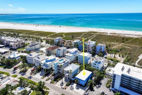 Property building, Bird's eye view, Location
