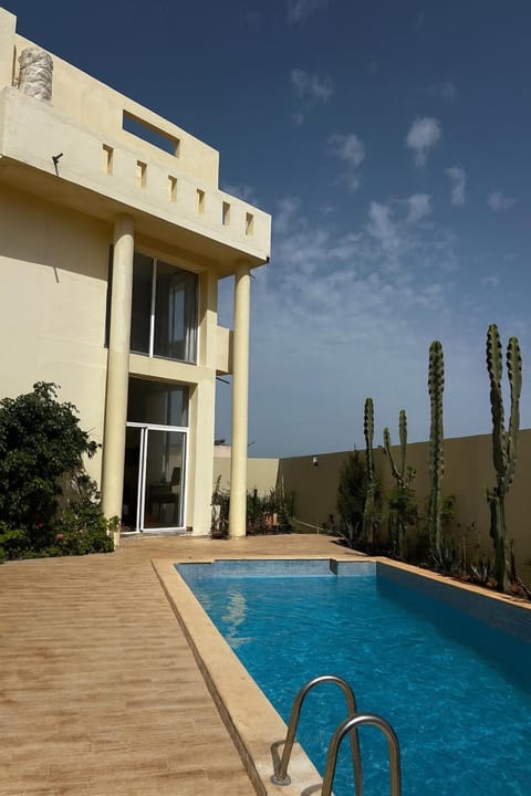 Property building, Day, Pool view, Swimming pool, Swimming pool