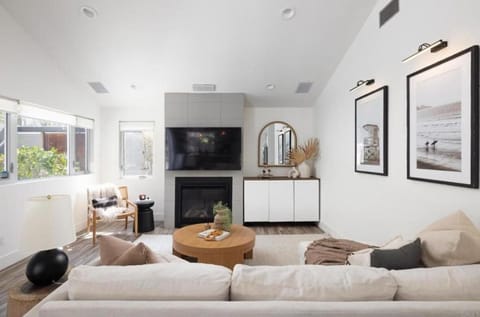 TV and multimedia, Living room, Photo of the whole room, Seating area