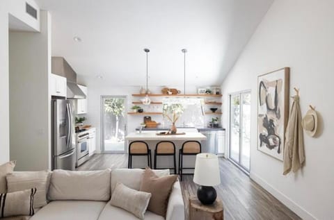 Kitchen or kitchenette, Living room, Seating area