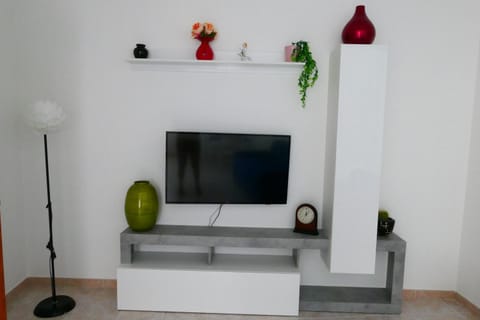 Communal lounge/ TV room, Evening entertainment