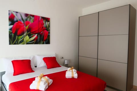 Bed, Photo of the whole room, Bedroom, towels, wardrobe