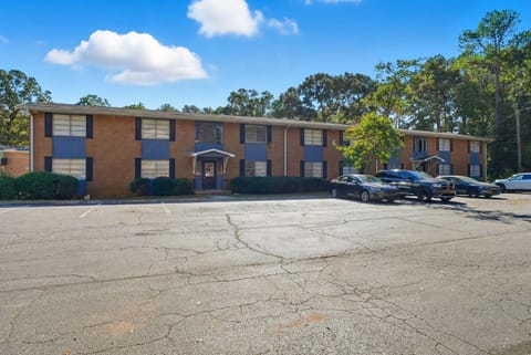 Wyndham Hills Getaway Modern Comfort Awaits Apartment in Forest Park