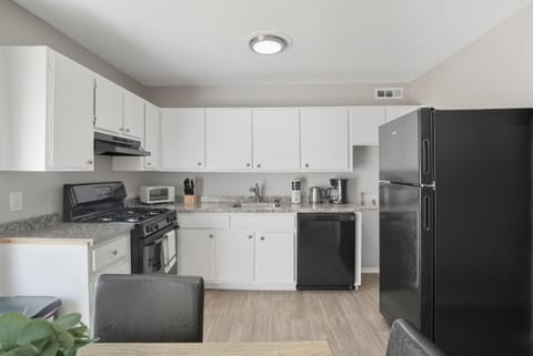 Wyndham Hills Getaway Modern Comfort Awaits Apartment in Forest Park