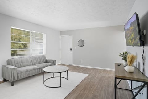 Wyndham Hills Getaway Modern Comfort Awaits Apartment in Forest Park