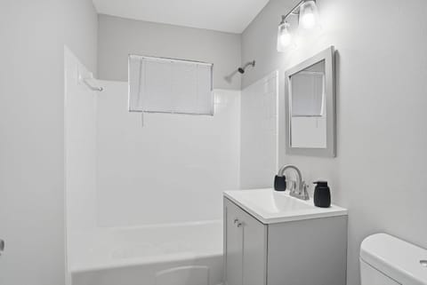 Wyndham Hills Retreat Stylish & Serene Stay Apartment in Forest Park