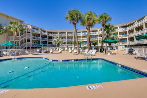 Oceanfront Condo! Breakers 210 with Sunrise Views Apartment in Coligny Beach