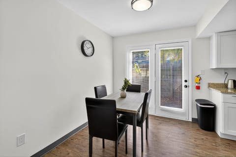 Bright 2Bd 1Bt Homes in Central Wellington Apartment in College Park