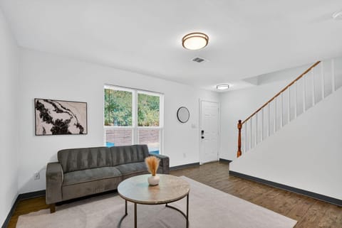 Bright 2Bd 1Bt Homes in Central Wellington Apartment in College Park