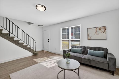 Bright, Spacious 2Bd 25Bt Townhome Interior Apartment in College Park