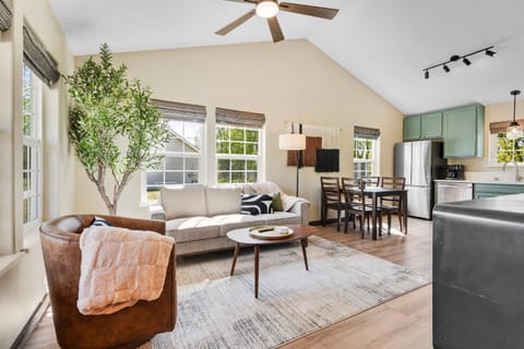 Living room, Seating area, Dining area