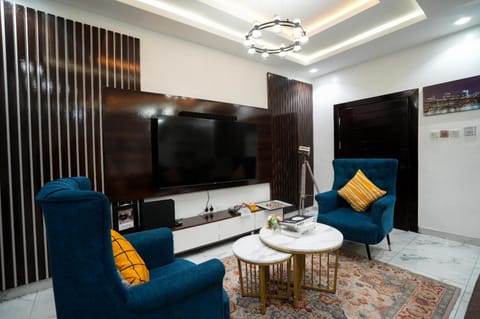 Communal lounge/ TV room, TV and multimedia, Living room, Seating area