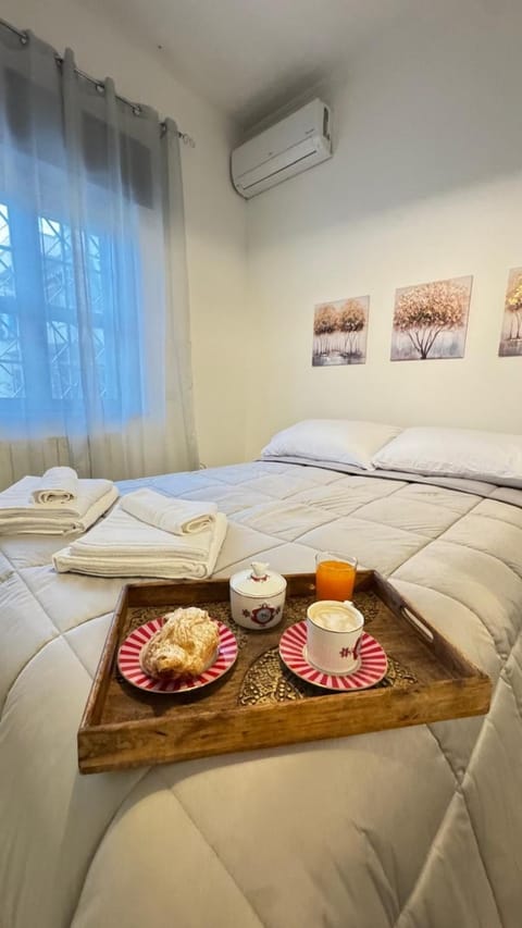 Bed, Bedroom, air conditioner