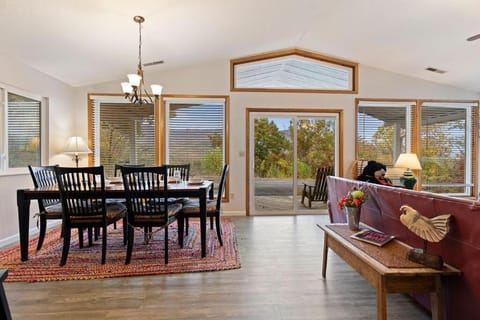 Exclusive Attraction Ticket Prices! Beautiful Views, Hot Tub & Resort Perks! House in Pittman Center