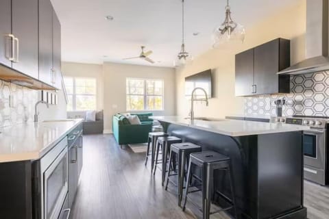 Rooftop Views 4BR 4BA 7 Beds Near Broadway House in East Nashville