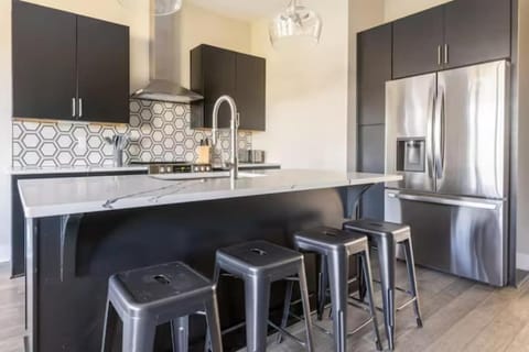 Rooftop Views 4BR 4BA 7 Beds Near Broadway House in East Nashville