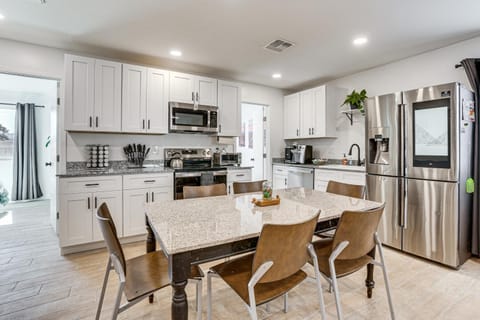 Hike, Golf and Explore Pet-Friendly Phoenix Casita! House in Laveen Village