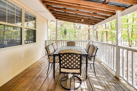 Families Welcome! Home with Fire Pit in Soddy-Daisy House in Tennessee