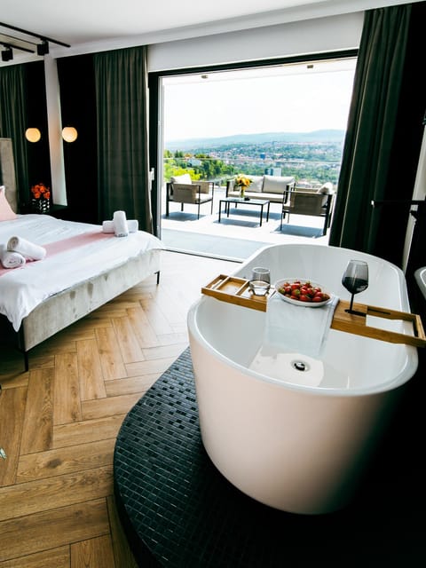 Bed, Hot Tub, View (from property/room), Balcony/Terrace, Photo of the whole room, Bedroom