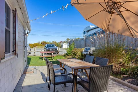 Bright North Truro Cottage #6 by the Bay House in North Truro