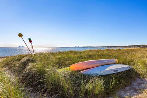 Bright North Truro Cottage #6 by the Bay House in North Truro