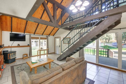 1 Mi to Dtwn Libby Peaceful Home with Creek Access! House in Libby