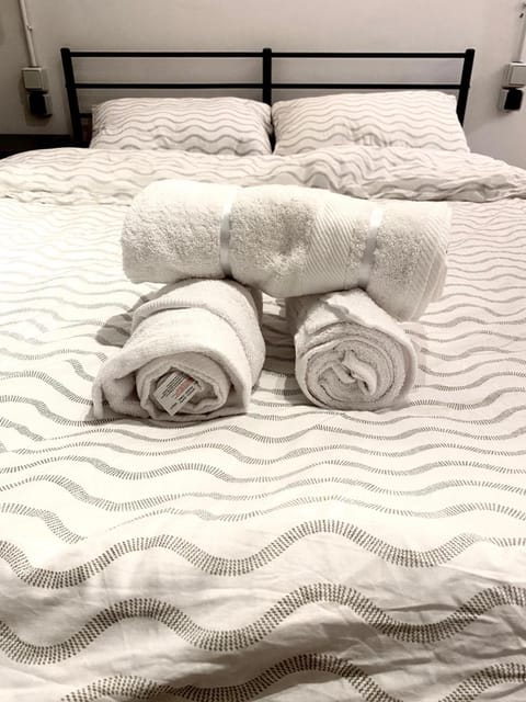 Bed, Photo of the whole room, Bedroom, towels