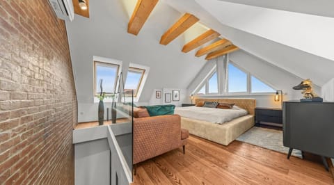 View (from property/room), Bedroom, City view, City view, Landmark view, Landmark view, River view, Street view, Quiet street view