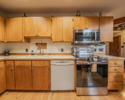 Sans Souci 1 3 Bedroom Ski In Ski Out Retreat House in Whitefish