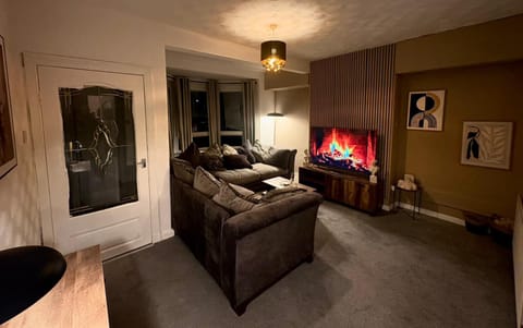Cozy corner-Sleeps 8 guest Entire house Glasgow very central Apartment in Glasgow
