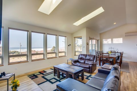 Ocean View of Rocky Shore! Yachats! Shorely Blessed House in Yachats